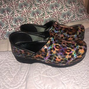 dansko nursing shoes